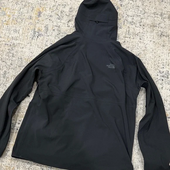The North Face Men's Black Raincoat - Picture 4 of 8